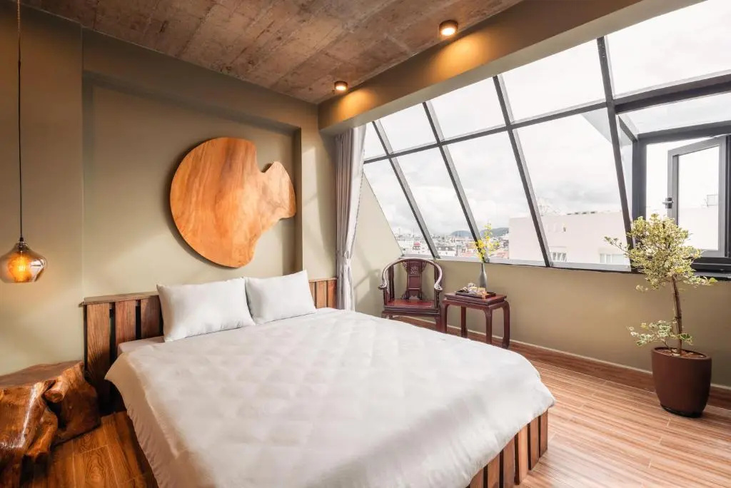 Deluxe Double room with balcony (full double bed)