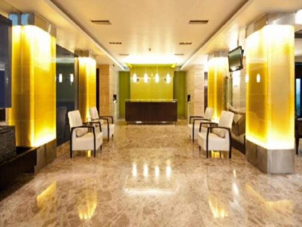 Ascot Hotel by null
