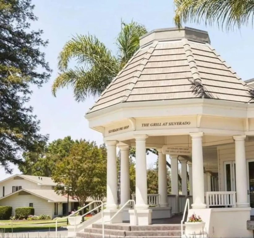 Pet-friendly Napa Retreat Wineries Downtown