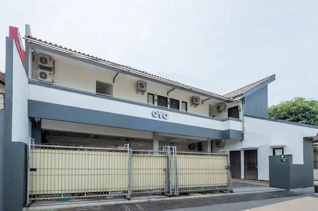 OYO 1460 Anyelir Residence