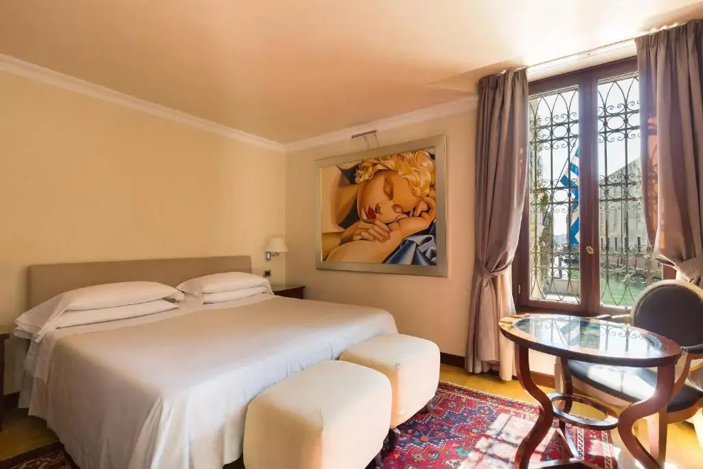 Junior Suite with canal view