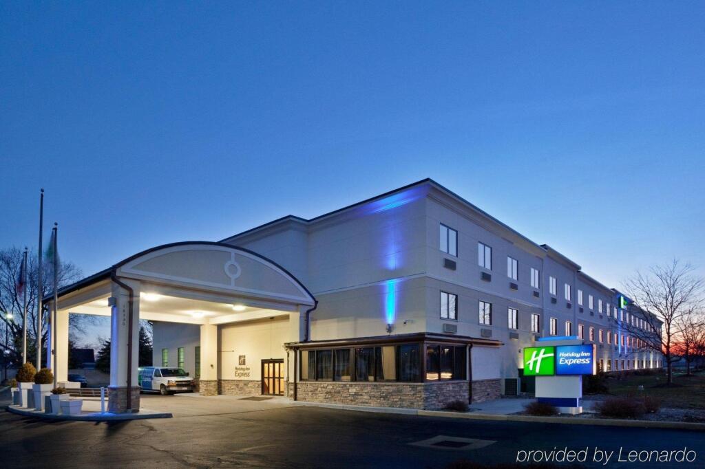 Holiday Inn Express Cleveland Airport - Brook Park, an IHG Hotel image