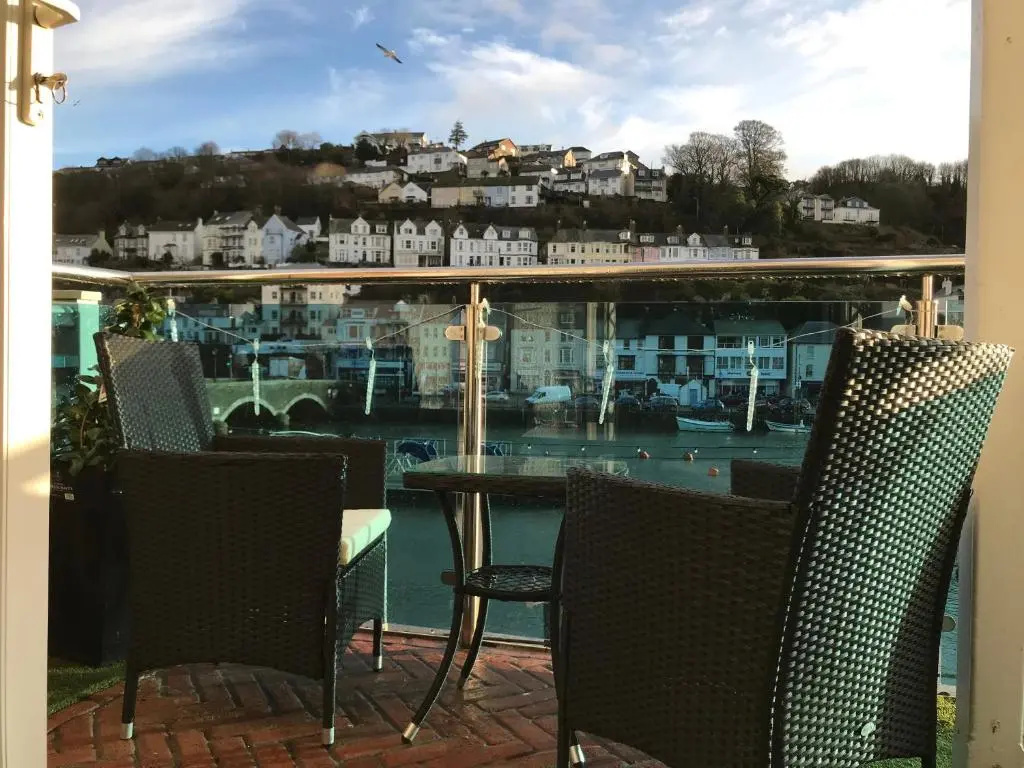 Deluxe Double room with balcony and with sea view (full double bed)