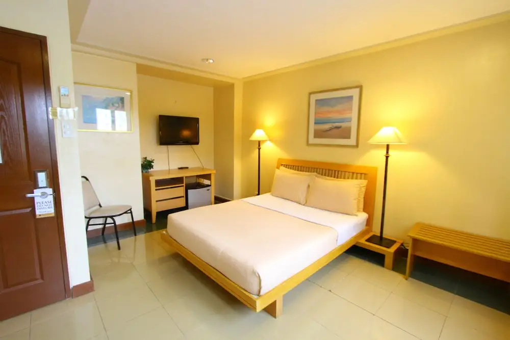 Deluxe Double room (full double bed)