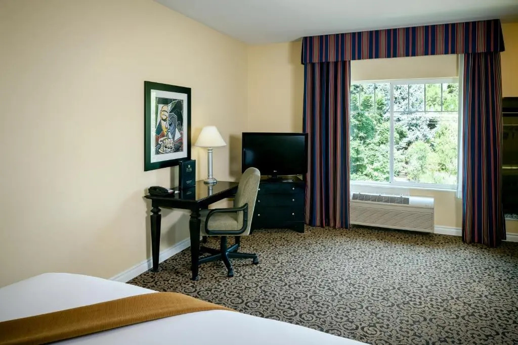 Plaza Inn & Suites at Ashland Creek - Chambres