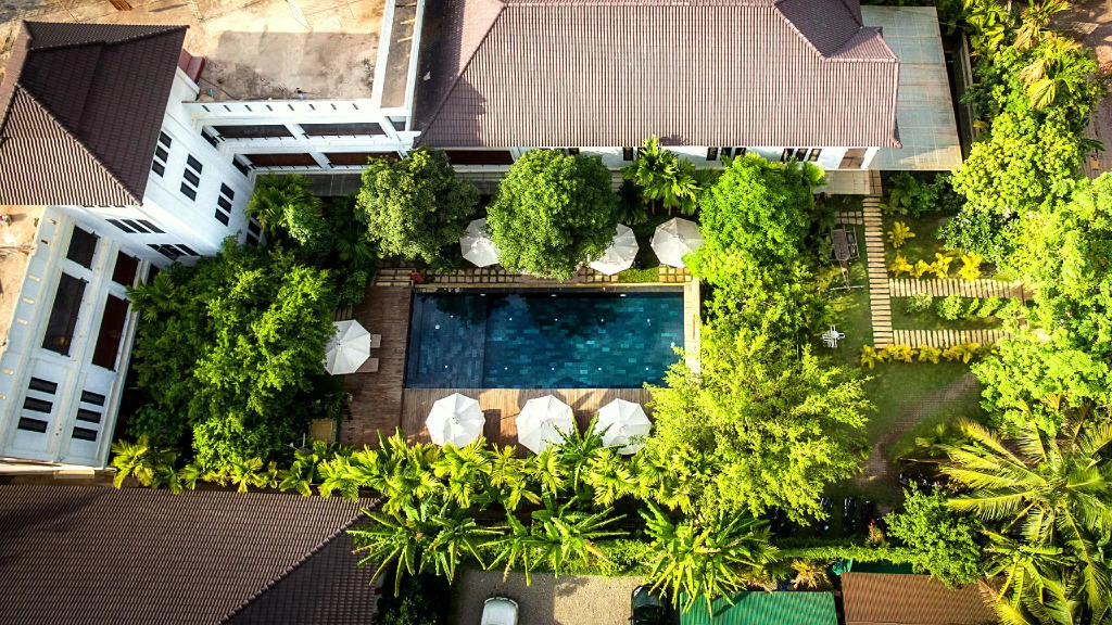 1 Bedroom Single Family Suite with balcony and with garden view