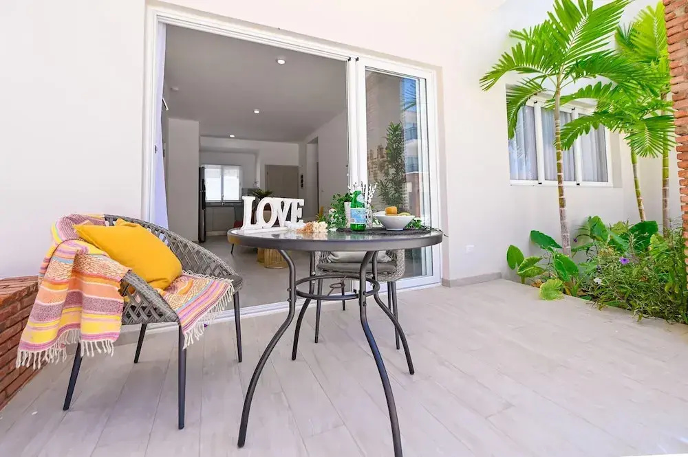 Beautiful 1 Bedroom in Great Location