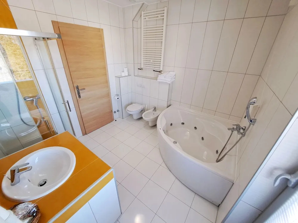 Deluxe Double room with balcony and with city view (full double bed)