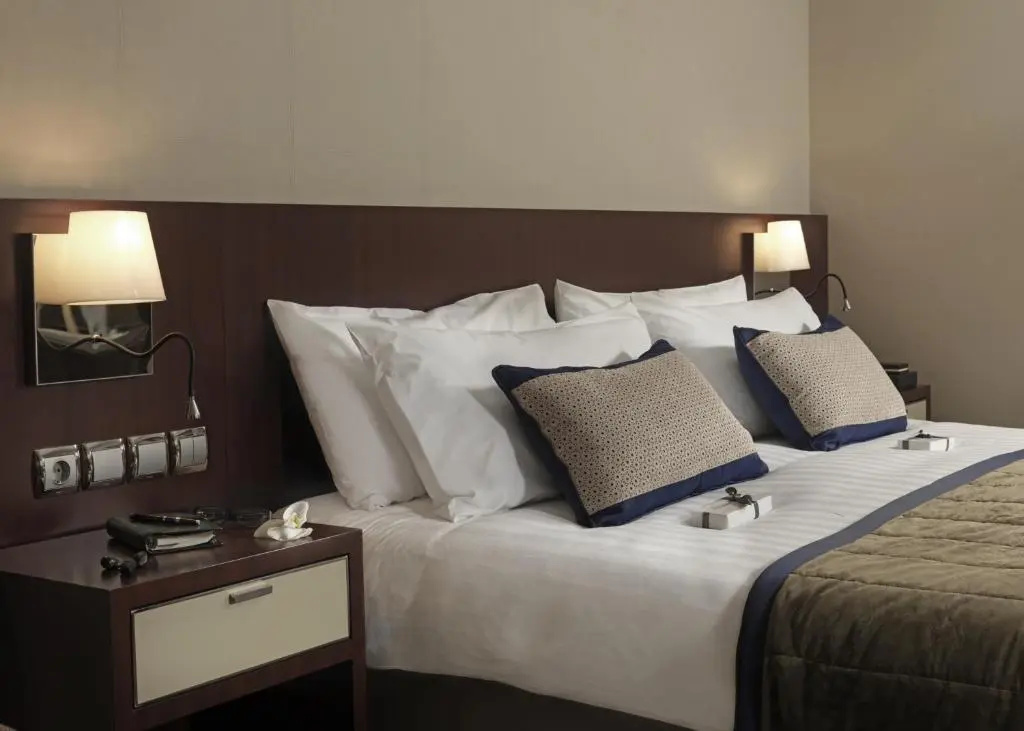 Classic Double room with city view (full double bed)