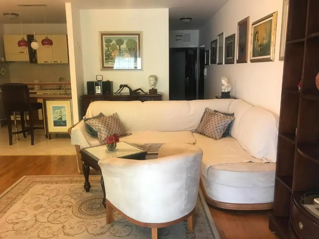 3 Bedrooms Apartment
