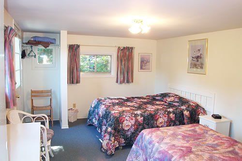 High Falls Bay Cottages, Camping & Waterpark image
