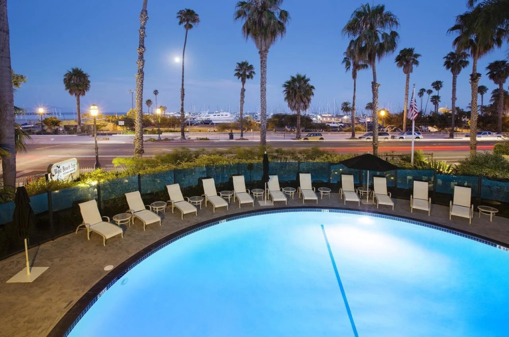 West Beach Inn, a Coast Hotel - Général