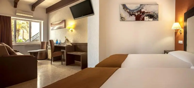 Standard Double room (full double bed)
