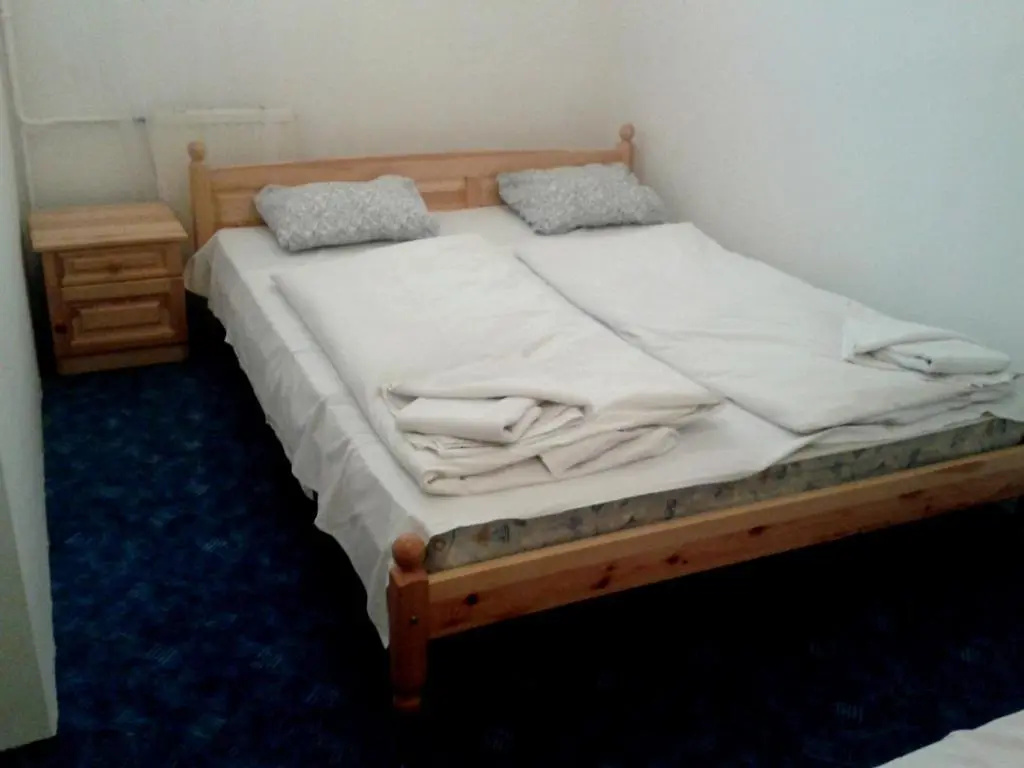 Economy Double Basement room (full double bed)