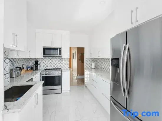 HeritageMTL - Waterfront, Parking, Airport, Sleeps 15