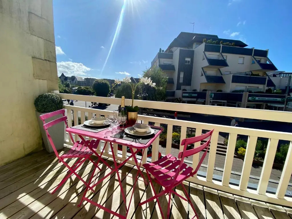 Apartment with balcony