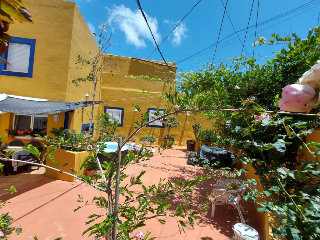 Casa Maestro Lelo – Acogedora Casa Rural Canaria Con Patios Y Jardines De Flores