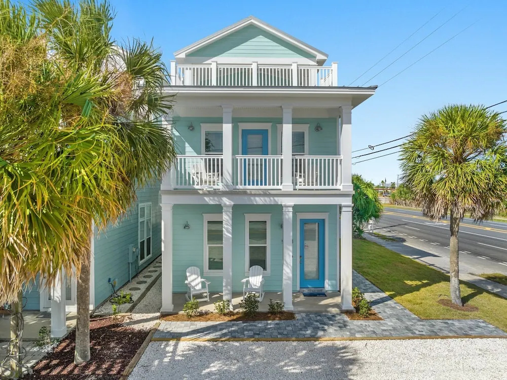 Spectacular 3br 4ba w/ Private Pool, 2 Min Walk to Beach - Sleeps 15!