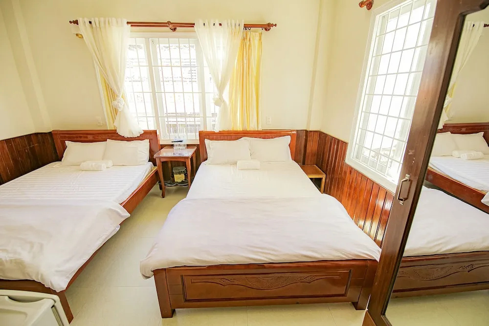 Deluxe Double room (full double bed)