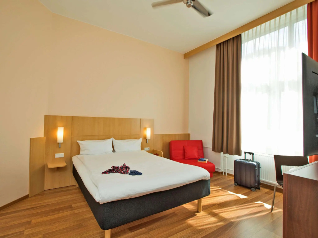 Standard Double room (full double bed)