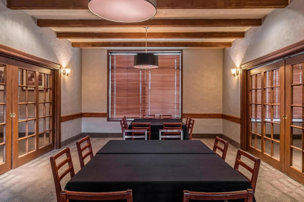 Four Points by Sheraton Edmonton South - фото 13