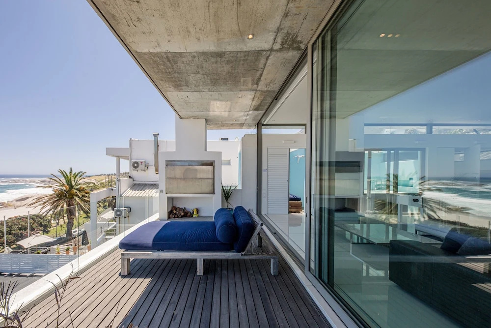 15 Views Penthouse One Bedroom Apartment Sleeps 2