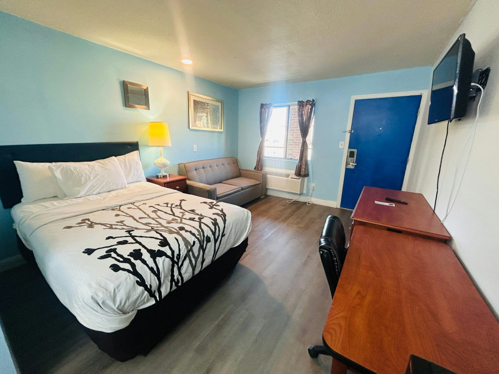 Oak Tree Inn — 4