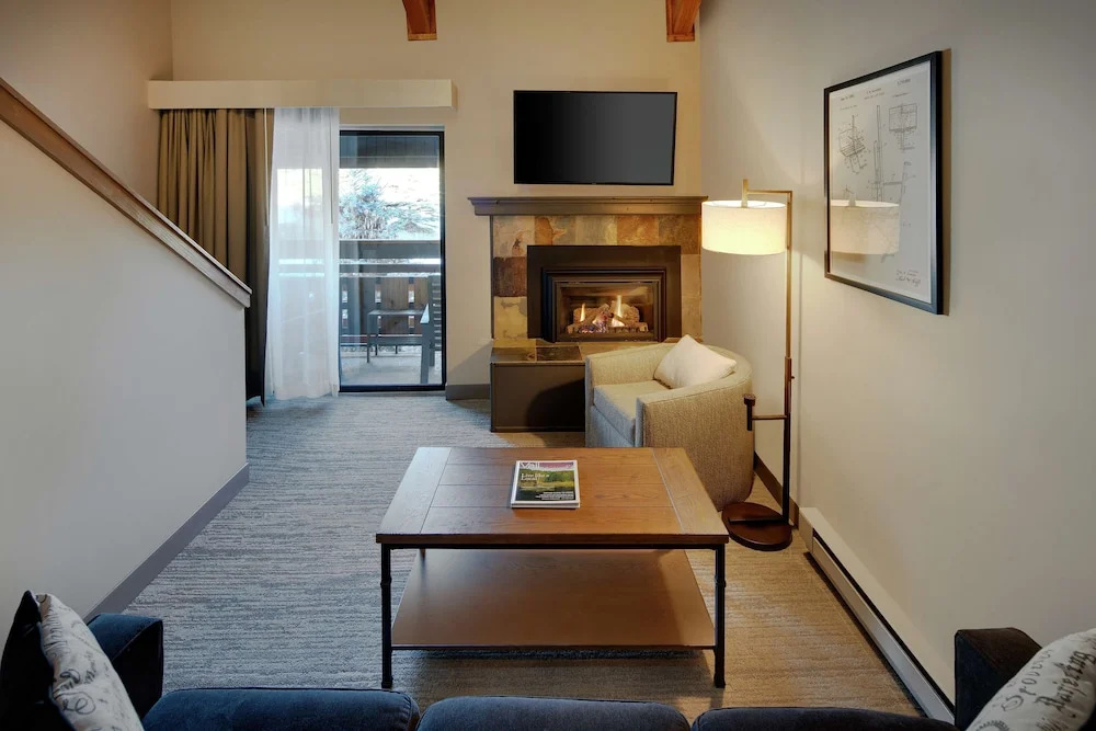 Double Suite with balcony (full double bed)