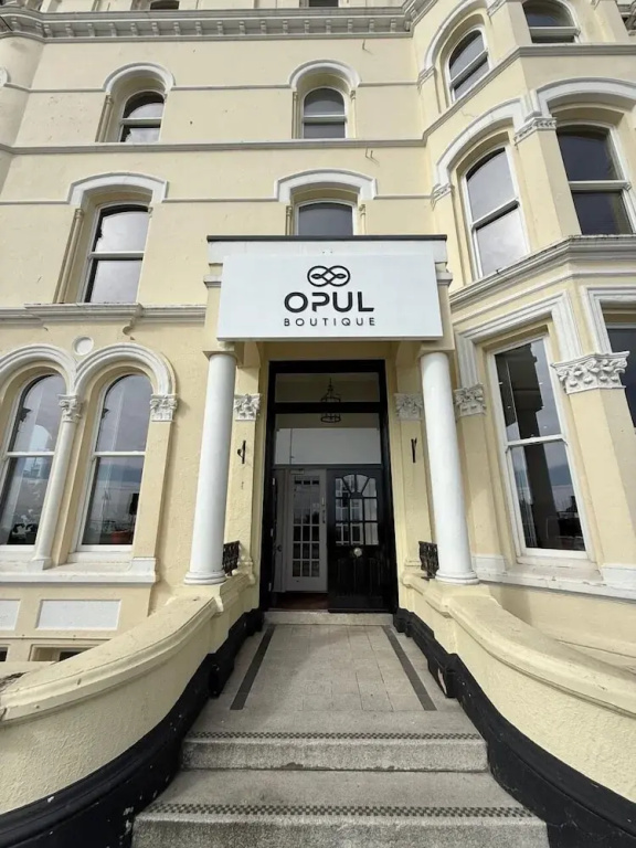 Opul Boutique