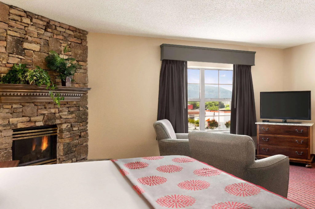 Double Suite (full double bed)