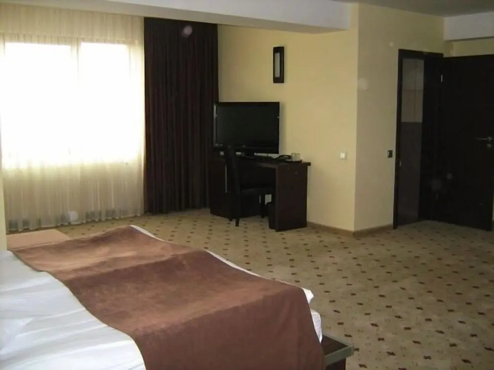 Standard Double room with balcony (full double bed)