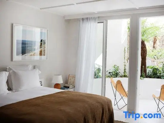 Deluxe Double room with sea view (full double bed)