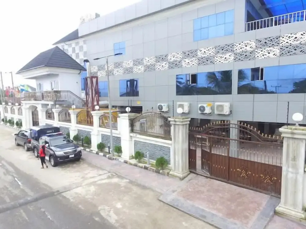 Ugwis Hotel and Suites