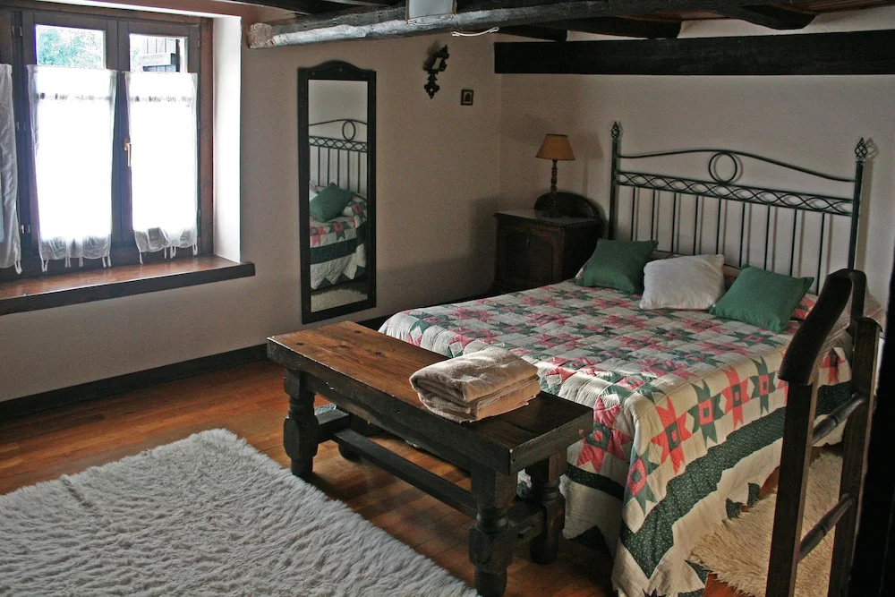 4 Bedrooms Apartment