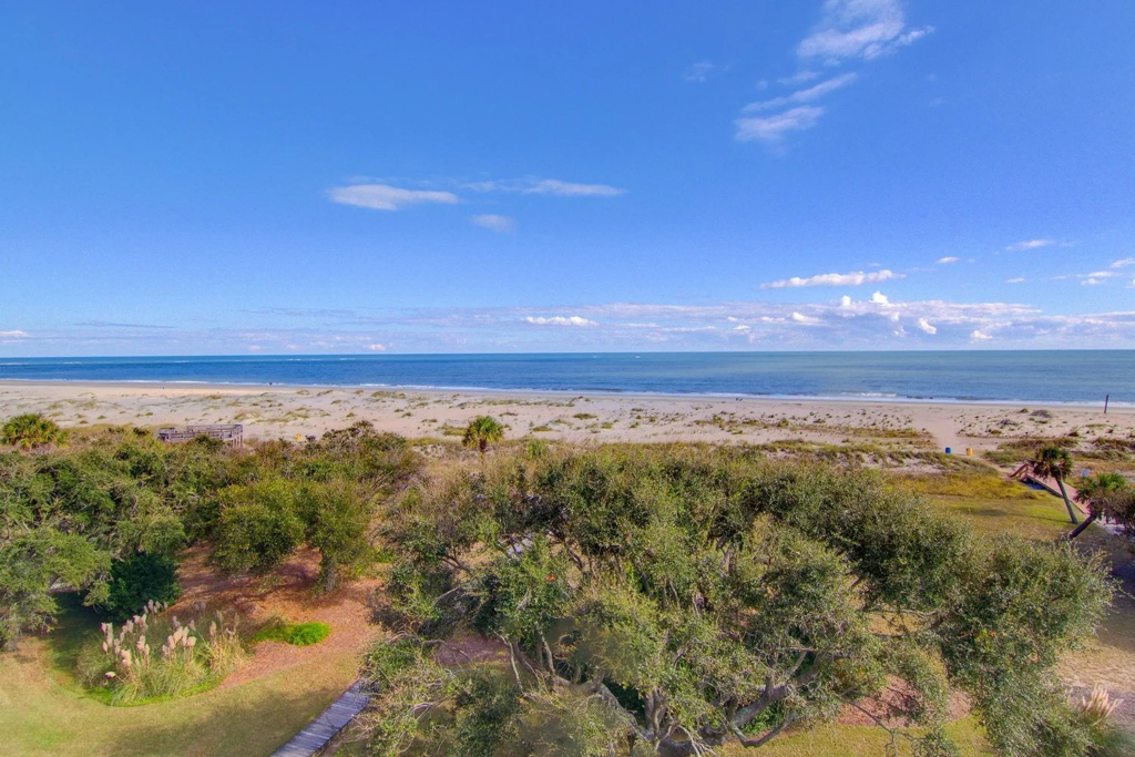 407 A Shipwatch by Avantstay Beach Front Condo w/ Ocean Views