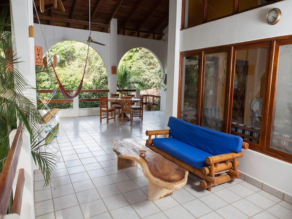 2 Bedroom Apartment Steps From The Beach