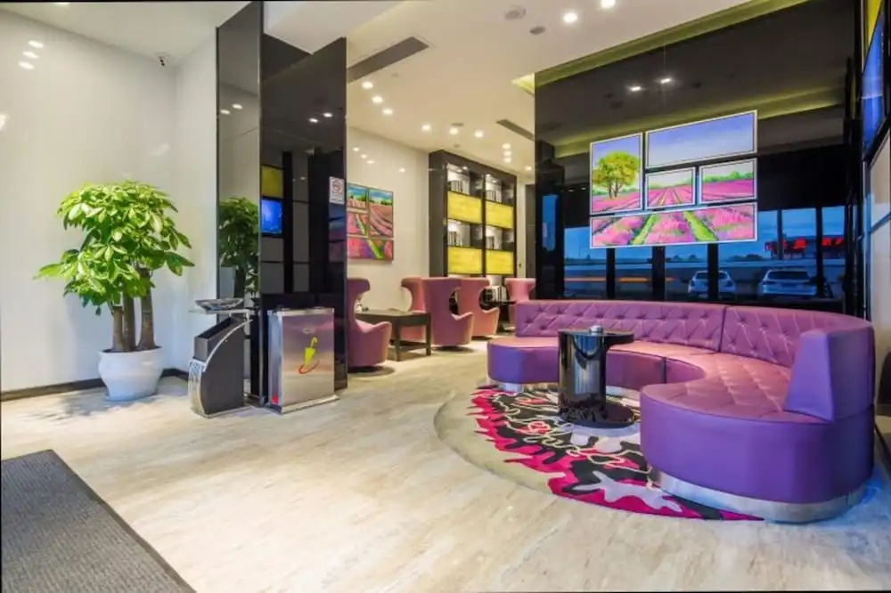 Lobby & Reception