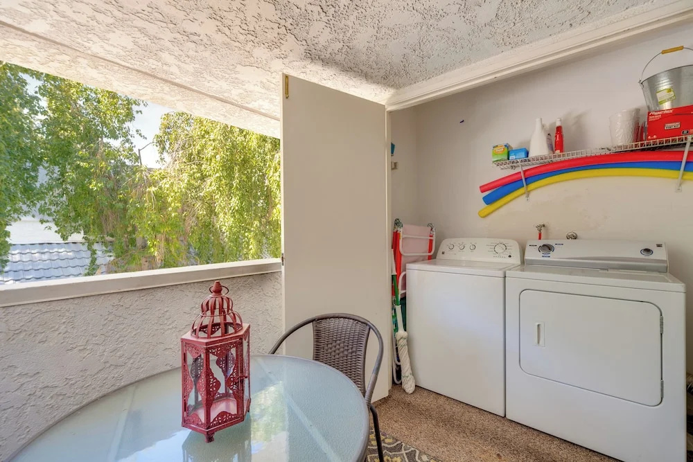 5 Mi to Dtwn! Extended-stay Palm Springs Condo