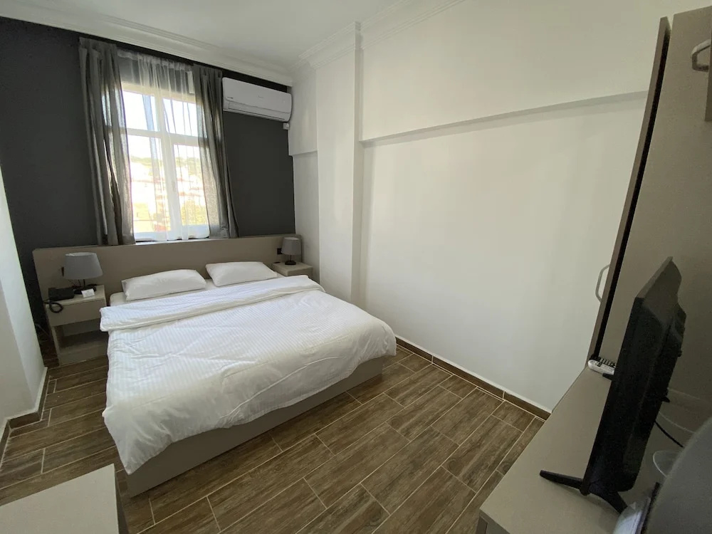 Deluxe Double room (full double bed)