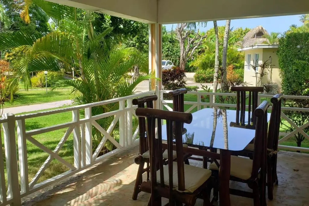 Garden view apartment on Las Ballenas beach
