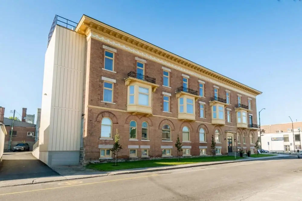Iconic Rideau 1Bd Unit Balcony Free Parking 1