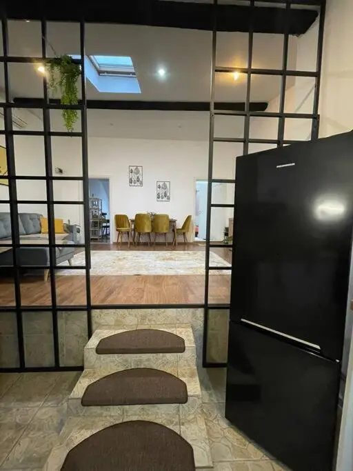 Apartament la casa