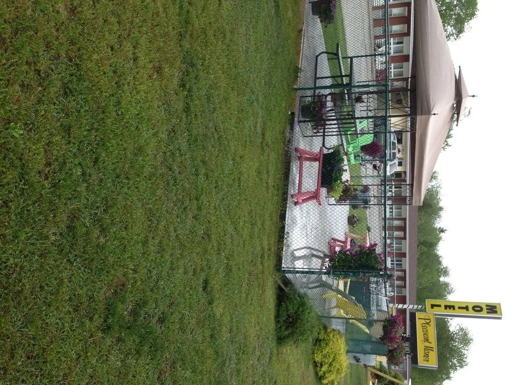Pleasant Manor Motel
