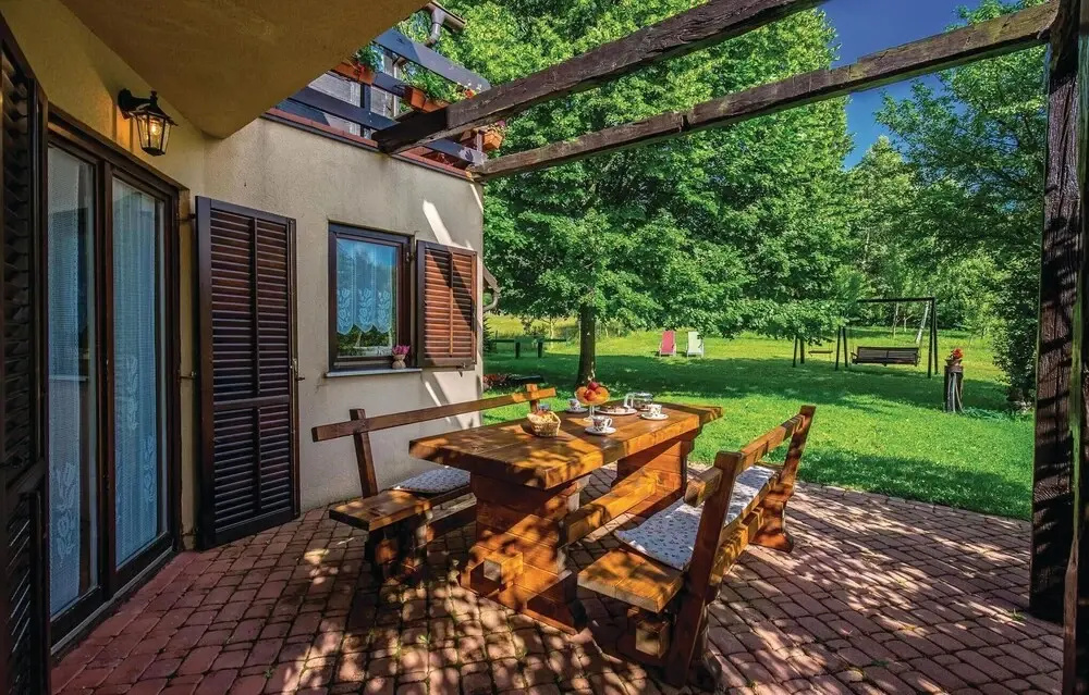 Awesome Home in Breze With Wifi, Outdoor Swimming Pool and 4 Bedrooms