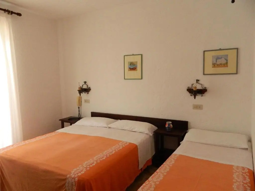 Standard Triple room