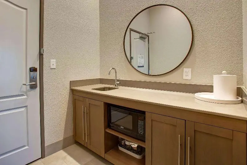 1 Bedroom Suite