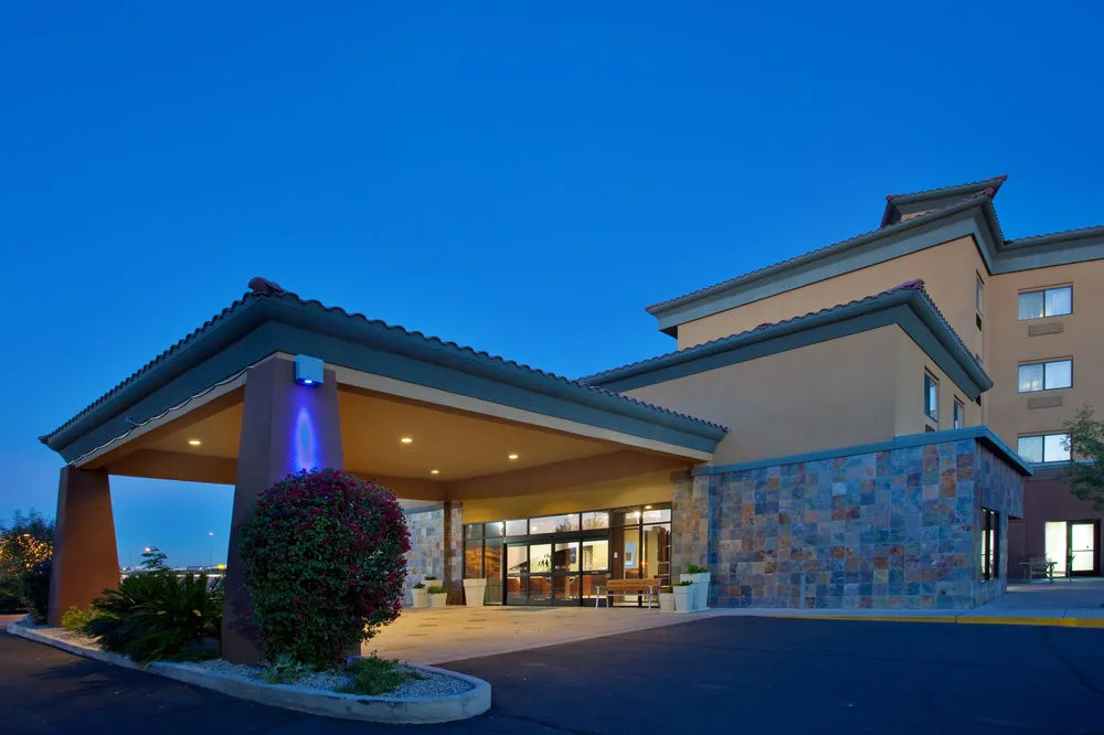 Holiday Inn Express & Suites Phoenix/Chandler (Ahwatukee)