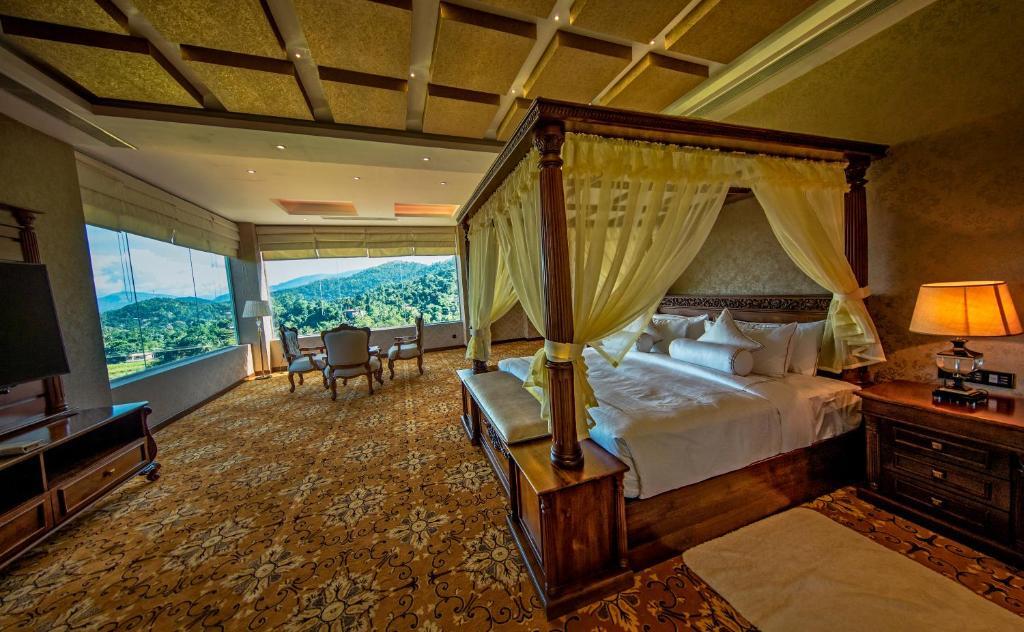 The Golden Crown Hotel