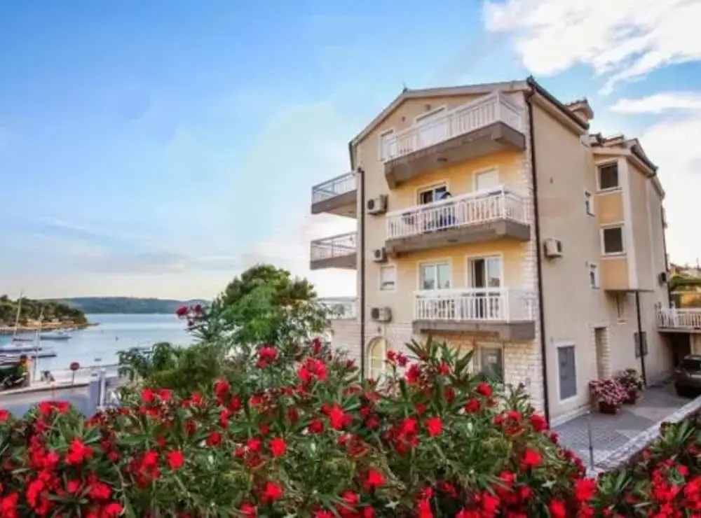 Villa Tomi