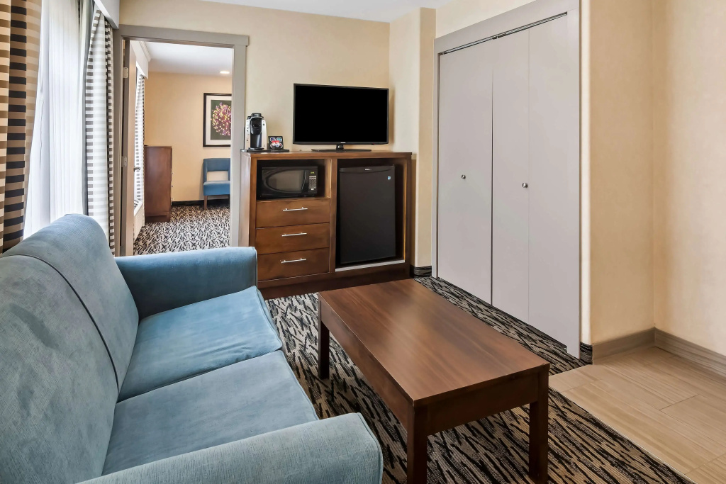 Double Suite (full double bed)